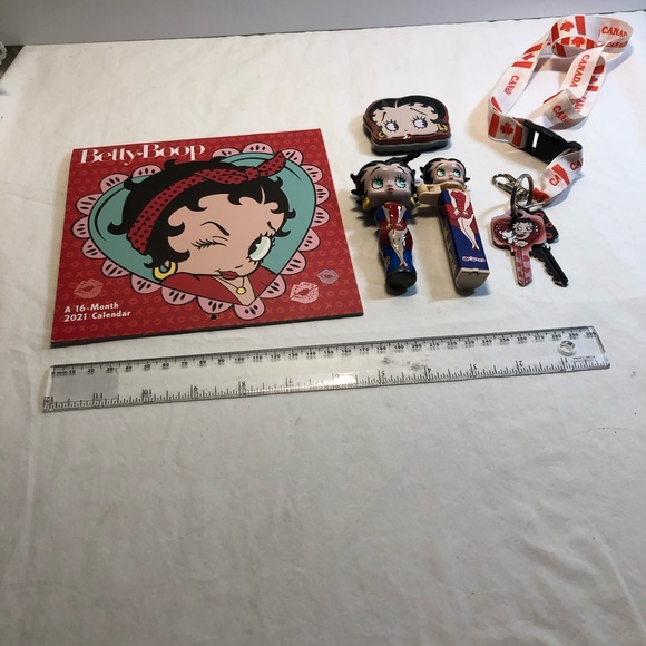 Betty Boop Collectors lot : Keys, Candy Dispenser, Old Calendar for photos + - Picture 2 of 13
